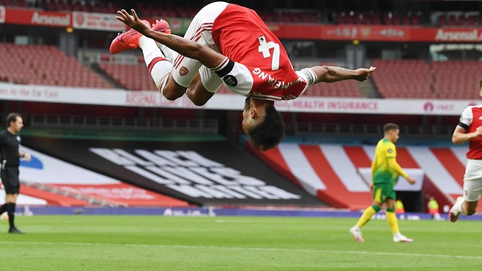 Premier League: Arsenal 4-0 Norwich; Everton 2-1 Leicester