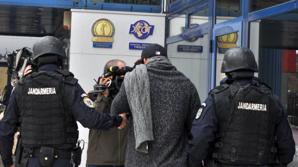 Polițiștii au confiscat 12 kg de cannabis și 400 de comprimate de ecstasy