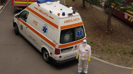 Ambulanţă cu pacient COVID-19 implicată într-un accident rutier pe DN67