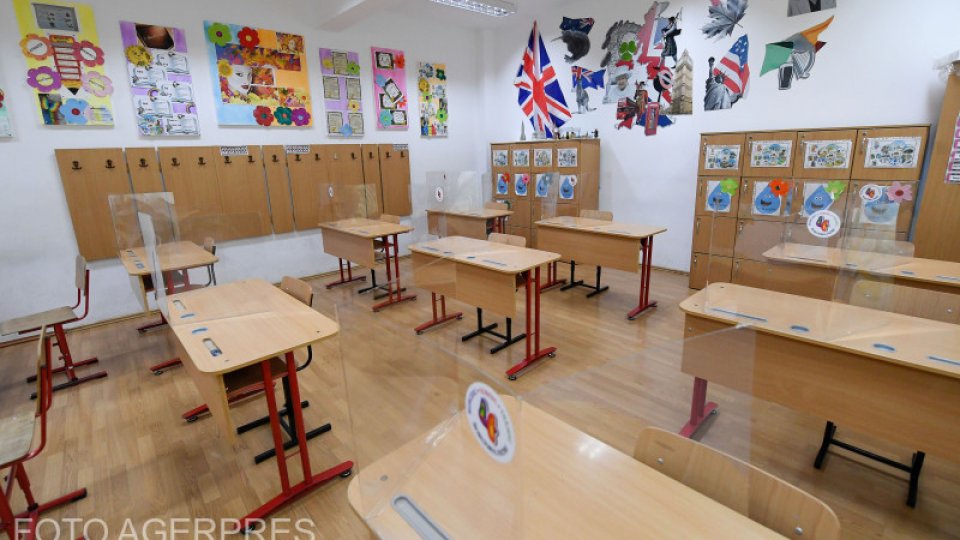 Şcoli în capitală și în Sibiu care vor începe anul şcolar în scenariul roşu