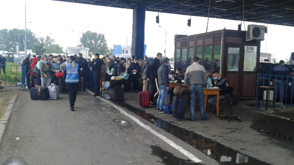 More than 87.000 people passed through border checkpoints
