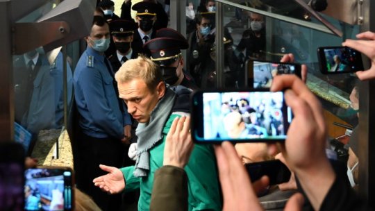 Reținut la Moscova, lui A. Navalnîi i-a fost interzisă discuția cu avocatul