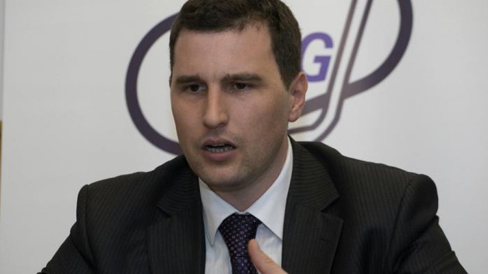 O ardere necontrolată de deşeuri a fost surprinsă de ministrul mediului