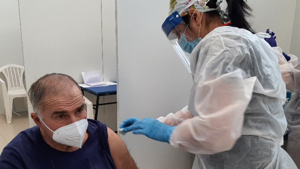 În România au fost administrate peste 570.000 de doze de vaccin anti-COVID
