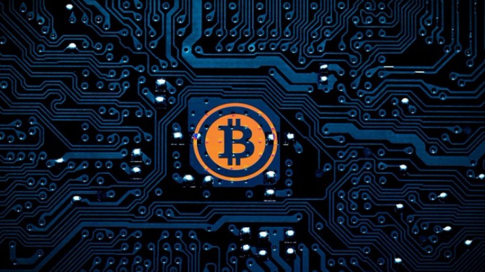 Moneda virtuală Bitcoin în creştere în primul weekend din 2021