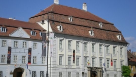 Bărbatul care a vandalizat statuia lui Brukenthal din Sibiu, amendat