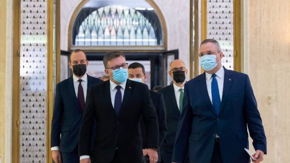Guvernul pregăteşte o minivacanţă pentru bugetari de Ziua Naţională