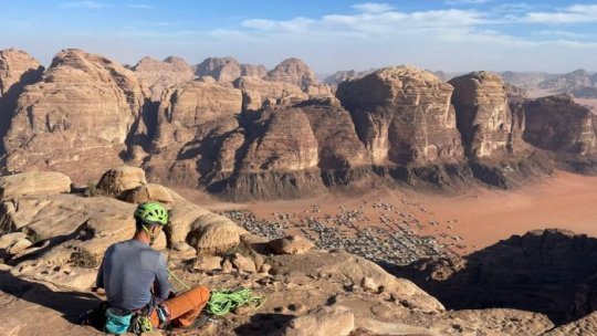 Alpinistul Teofil Vlad vine la Serviciul de noapte cu Maria Țoghină