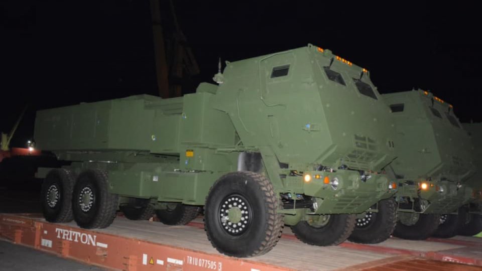 The components of the first HIMARS missile system have arrived in Romania
