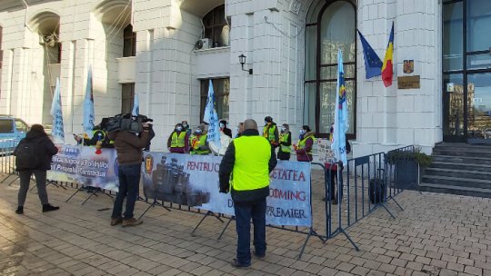 Proteste "Cartel ALFA" în fața Ministerului de Finanțe