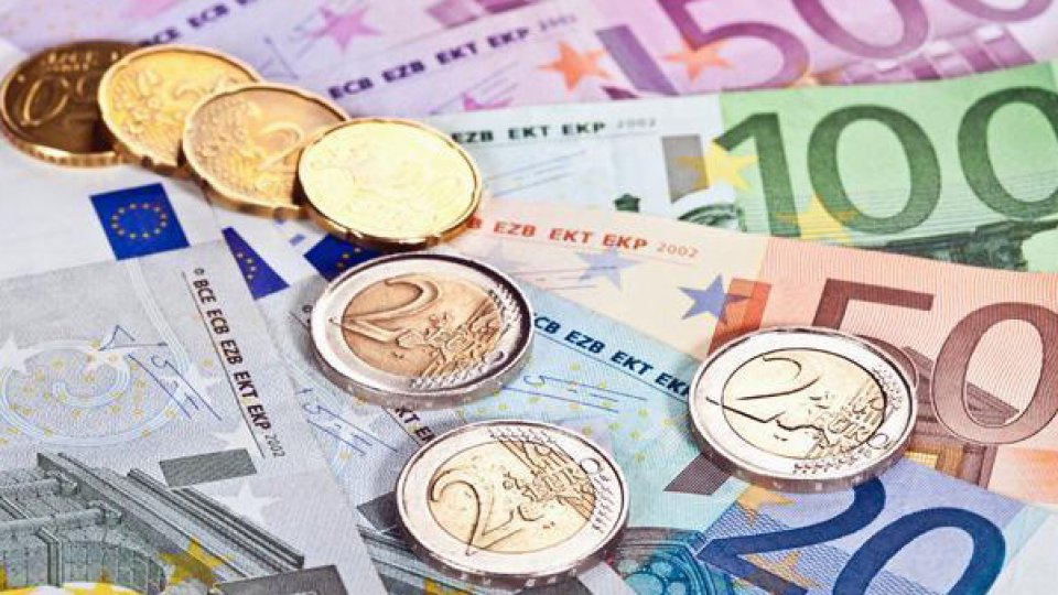 Euro a ajuns la un nou maxim istoric, 4,8879 lei/euro