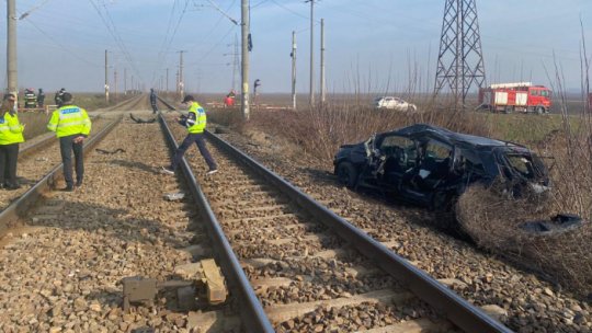 Trenul InterRegio Pașcani-Adjud a lovit un autoturism
