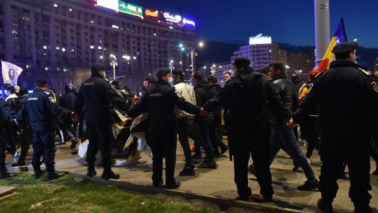 Protestele din această noapte din Bucureşti au degenerat