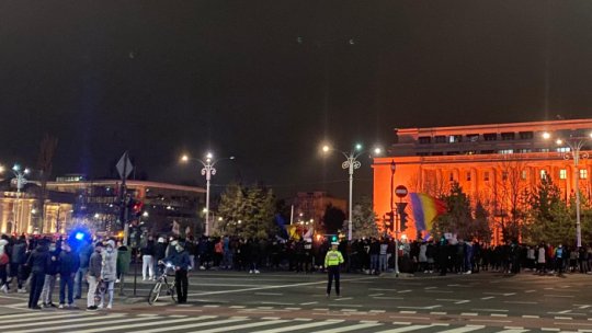 Restricţiile, contestate din nou în stradă