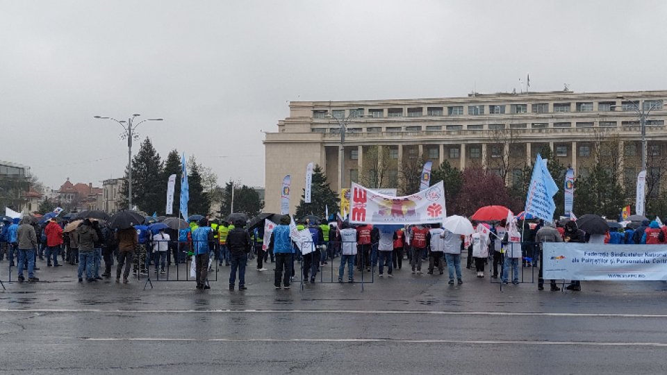 Proteste sindicale în fața Guvernului și în Piața Victoriei