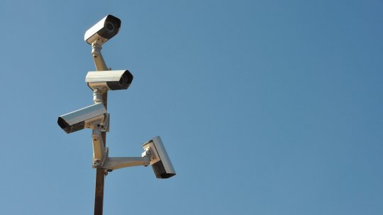 UE vrea să interzică folosirea AI pentru supravegherea oamenilor