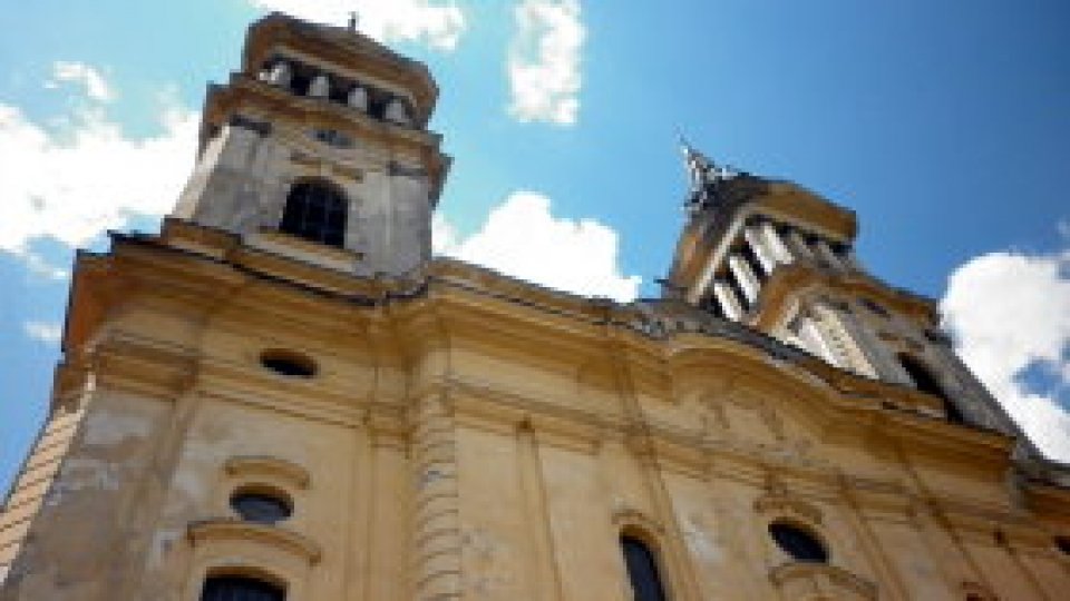 La Basilica din Lipova au început slujbele dedicate Sărbătorilor Pascale