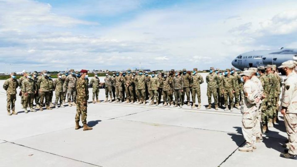 The first Romanian soldiers to withdraw from Afghanistan arrived home