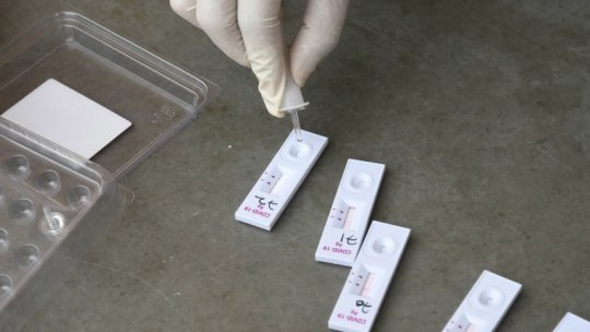 Aproximativ 1.000 de farmacii, înscrise pentru efectuarea testelor rapide