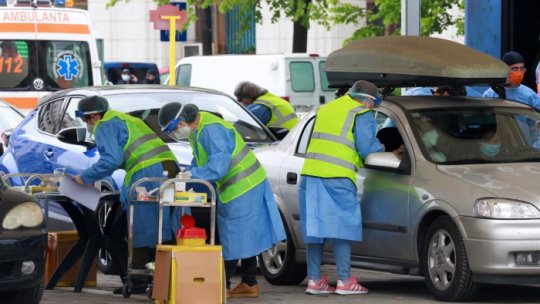 Bucharest: Drive-thru vaccination, in the Metro Militari parking lot