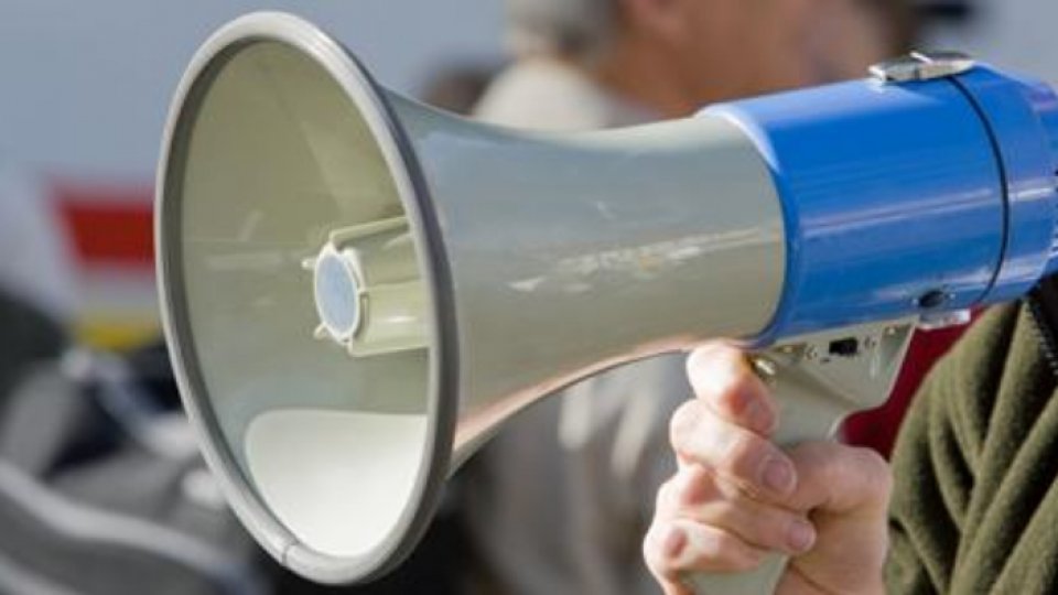 Protest al Asociaţiei Declic în faţa Ministerului Mediului