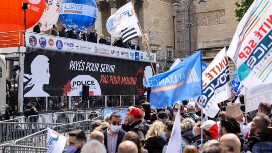 Paris: Poliţiştii cer mai multă protecție legală