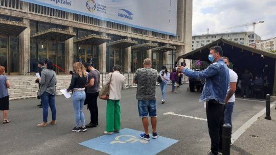 FOTO: Maratonul vaccinării la Sala Palatului și Biblioteca Națională