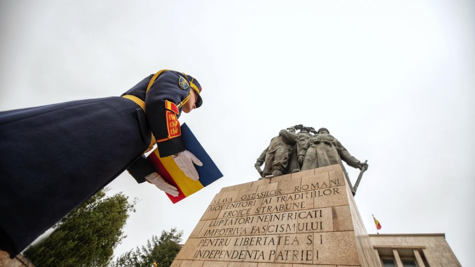 9 mai: Depuneri de coroane de flori la Monumentul Eroilor Patriei