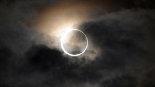 Eclipsă parţială de soare, vizibilă doar cu ochelari speciali