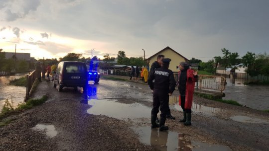 HARTA: Cod galben de inundaţii pe râuri din 15 judeţe ale ţării