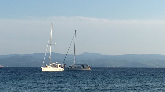  Un velier cu patru persoane la bord s-a răsturnat pe Lacul Siutghiol