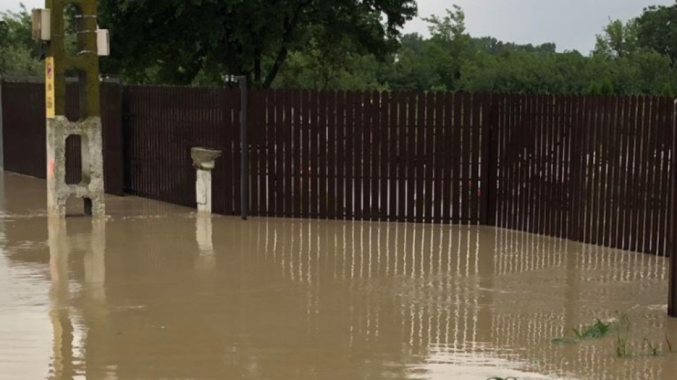 Inundaţii în judeţul Vrancea, în urma revărsării râului Putna