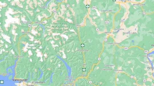 Oraşul Lytton din Canada, cuprins de un incendiu de vegetaţie