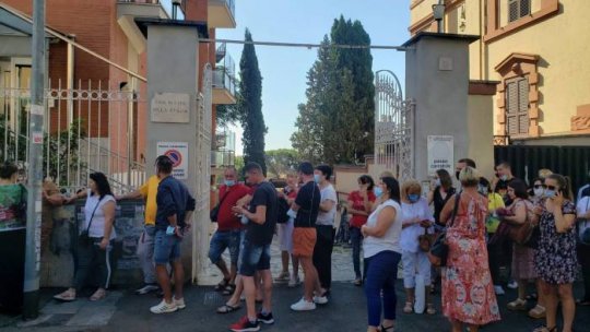 Alegeri R. Moldova: Aglomerație la secțiile de votare din Roma