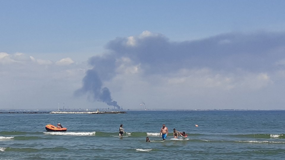 Un pacient cu arsuri grave în urma incendiului de la Petromidia a murit