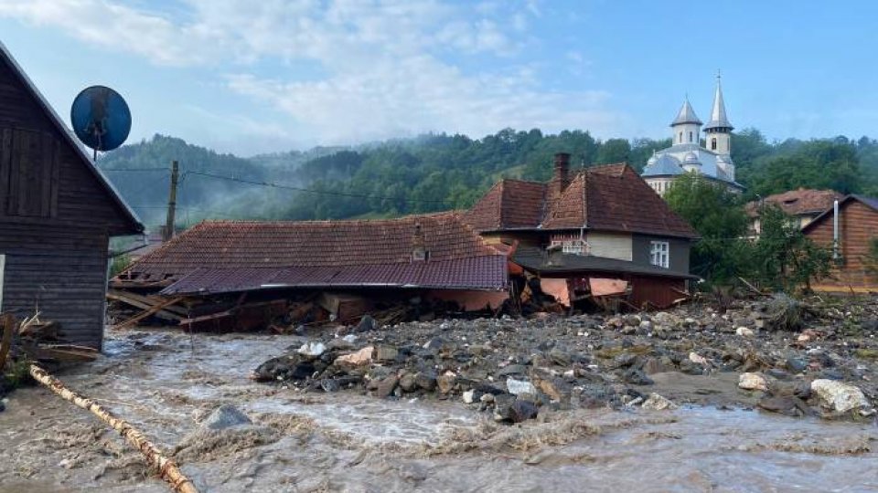 Județul Alba: Case inundate și drumuri distruse în urma ploilor abundente