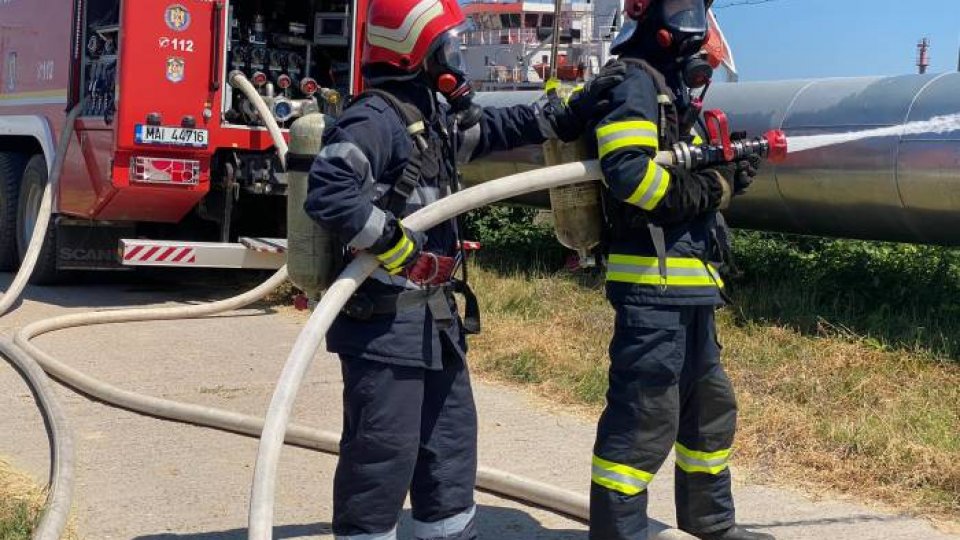 Constanța: Exercițiu în cazul declanșării unui dezastru în danele de petrol