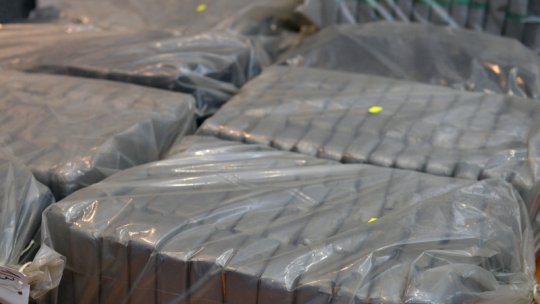 Traficanţi de droguri din Bucureşti prinşi cu 4 kilograme de canabis