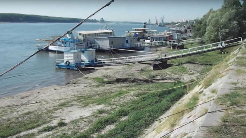 Închiderea pontoanelor de pe malul Dunării, la Orşova