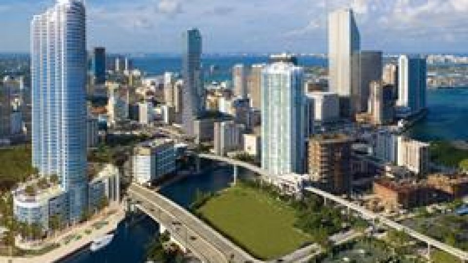 Şanse minime de a găsi supravieţuitori în Florida, la blocul prăbuşit