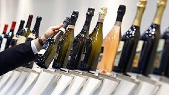 Franţa opreşte toate exporturile de vin către Rusia