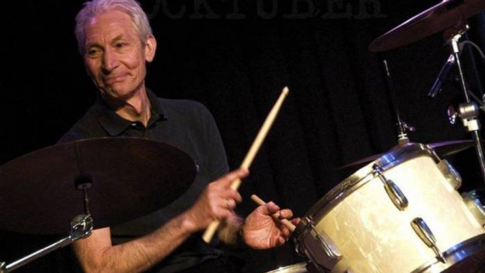 Charlie Watts, bateristul trupei The Rolling Stones, a murit la 80 de ani