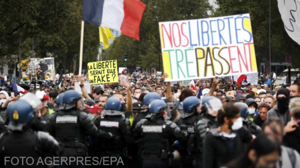 Proteste în Franţa față de folosirea permisului de sănătate