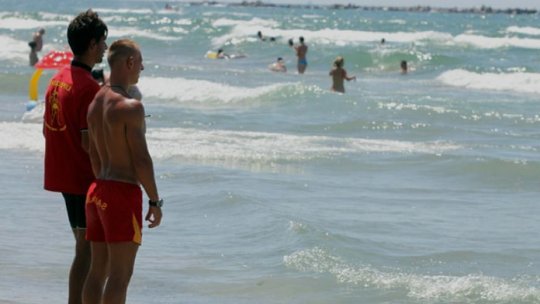 Șapte persoane care făceau surf la Marea Neagră au fost salvate