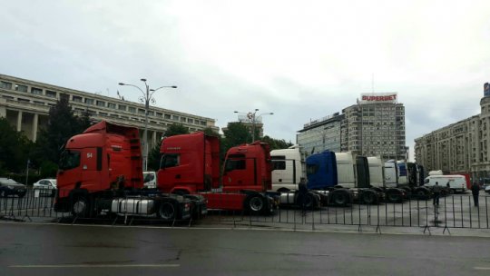 Protestul transportatorilor rutieri din Piaţa Victoriei s-a încheiat