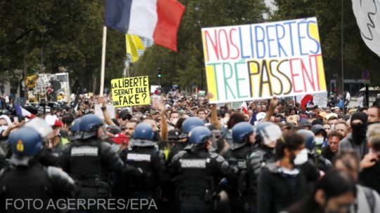 Proteste în Italia și Franța față de permisul sanitar