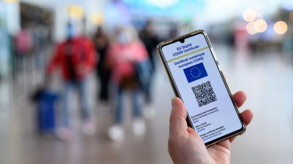 Cinci persoane reţinute în dosarul certificatelor fictive de vaccinare