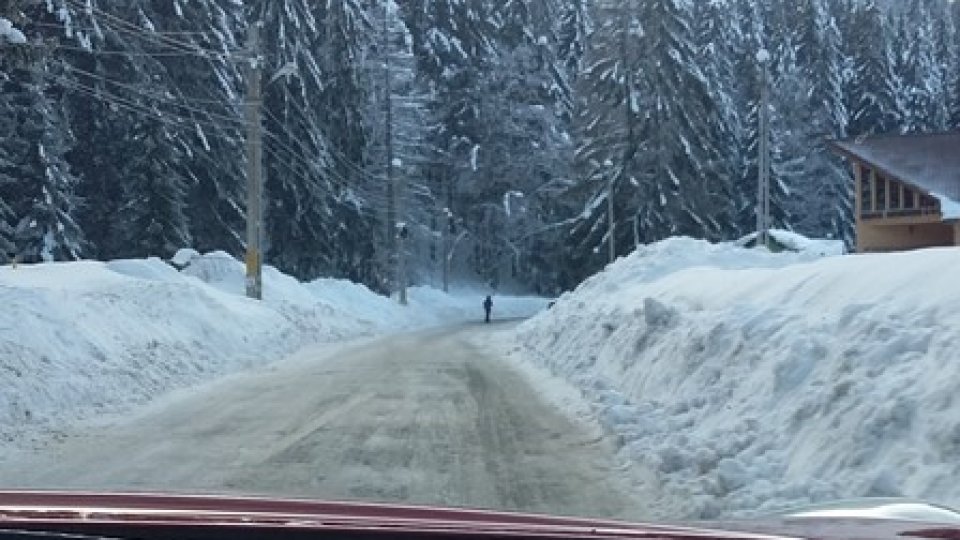 Jud.Suceava:ninge abundent la munte, drumuri cu viscol, avarii la Fălticeni