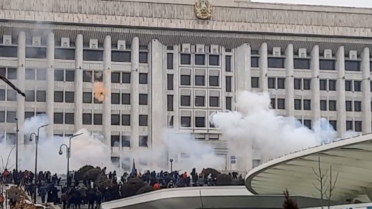 Kazahstan: Mii de protestatari încearcă să pătrundă în sediul președinției
