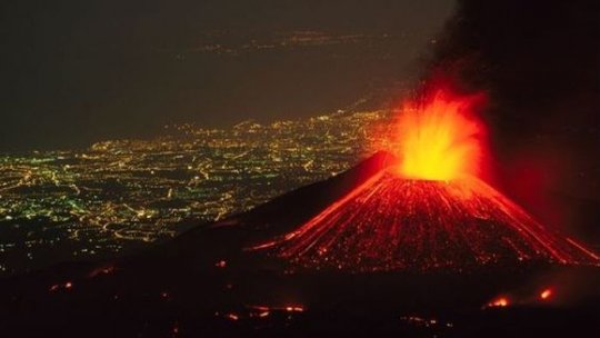 Vulcanul Stromboli din Italia a erupt